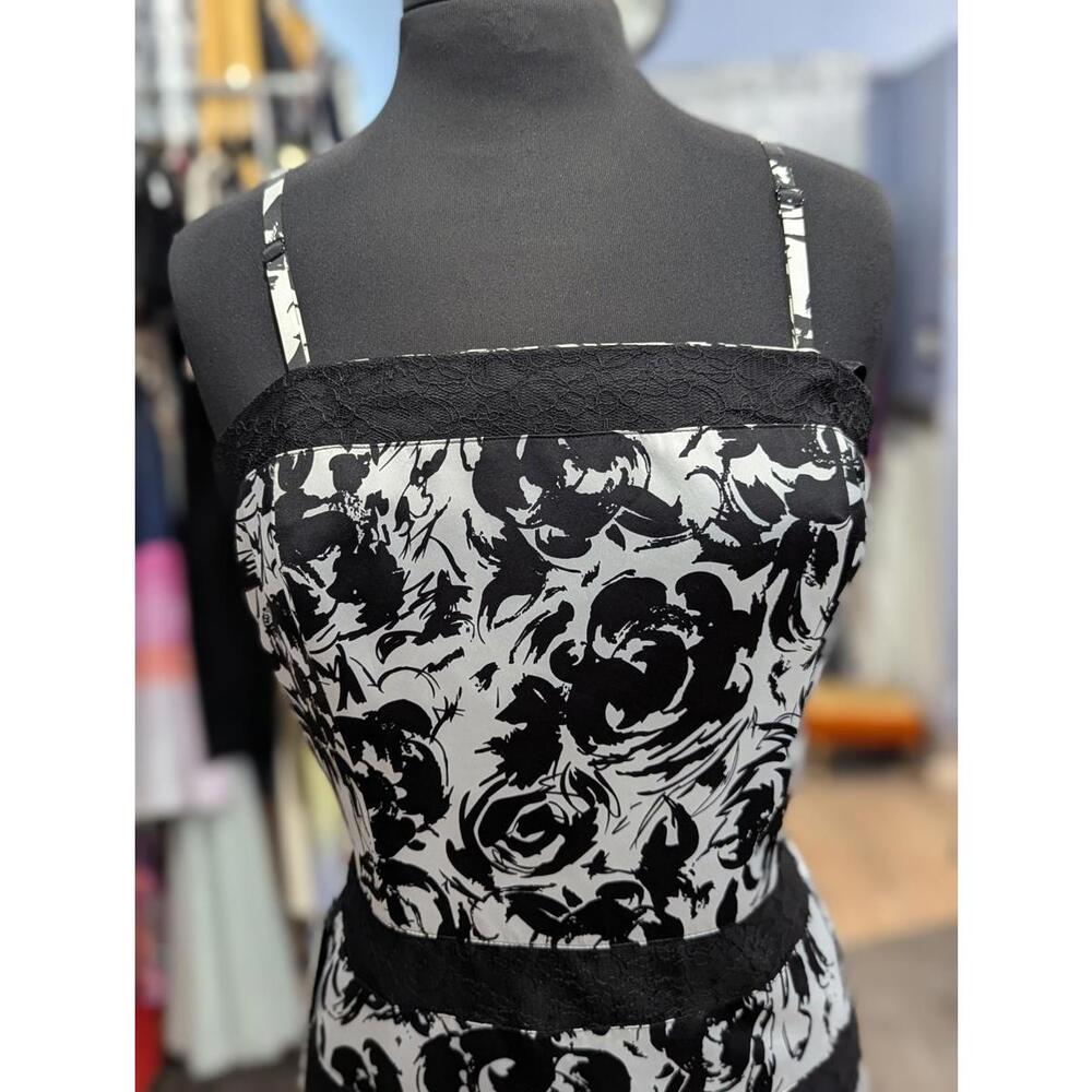 White House Black Market Floral Fit & Flare Dress - Picture 3 of 4